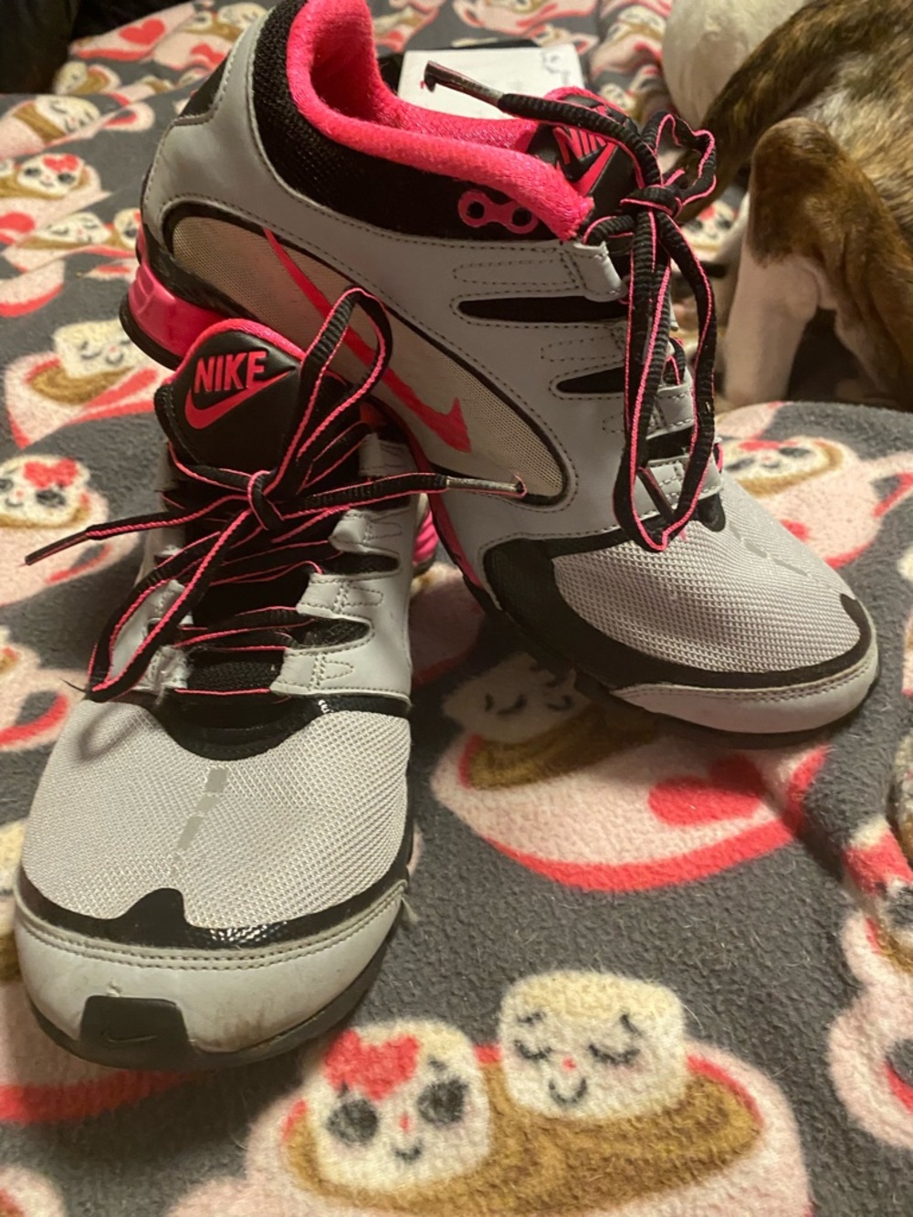 NIKE SHOX Women’s Gray and Hot Pink Athletic Sneakers SZ 8.5